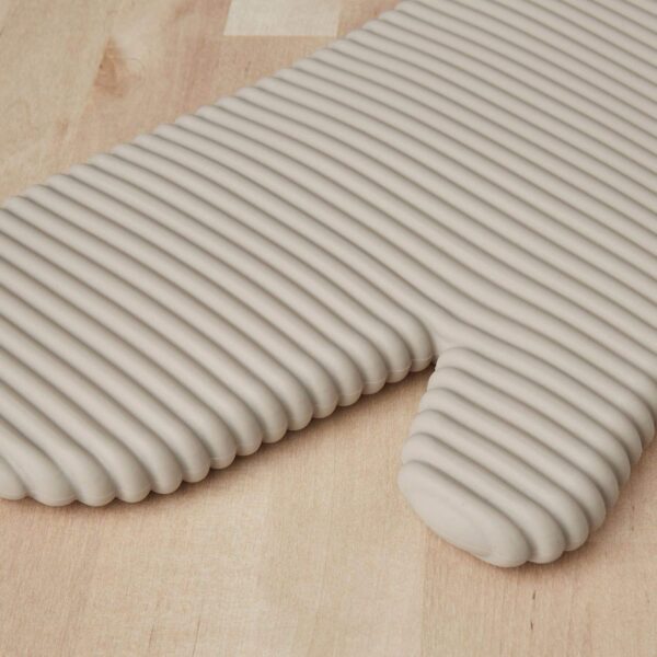 KITCHENAID Ribbed Soft Silicone Oven Mitt 2-Pack Set, 7.5"x13", Milkshake - Image 3